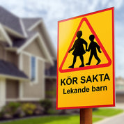Varningsskylt A3 / A2 - Kör Sakta Lekande Barn - Välj Storlek