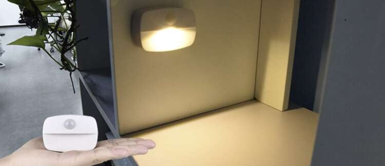 Självhäftande LED-lampa - Rörelsesensor