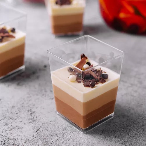 Fyrkantiga plastbägare för mousse och dessert – 160 ml