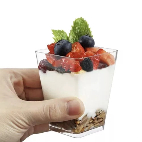 Fyrkantiga plastbägare för mousse och dessert – 160 ml