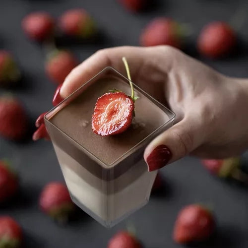 Fyrkantiga plastbägare för mousse och dessert – 160 ml