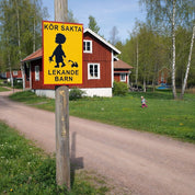 Kör Sakta Lekande Barn - Skylt / Varningsskylt - Trafikskylt - Välj Variant